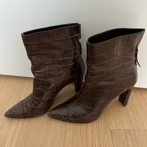 Stuart Weitzman brown boots size 10 excellent like-new condition. Alligator. - Picture 3 of 8